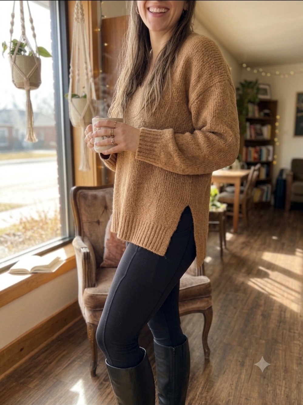 Z Supply Weekender V-Neck
Sweater Cozy Relaxed Fit Camel Side Slits M